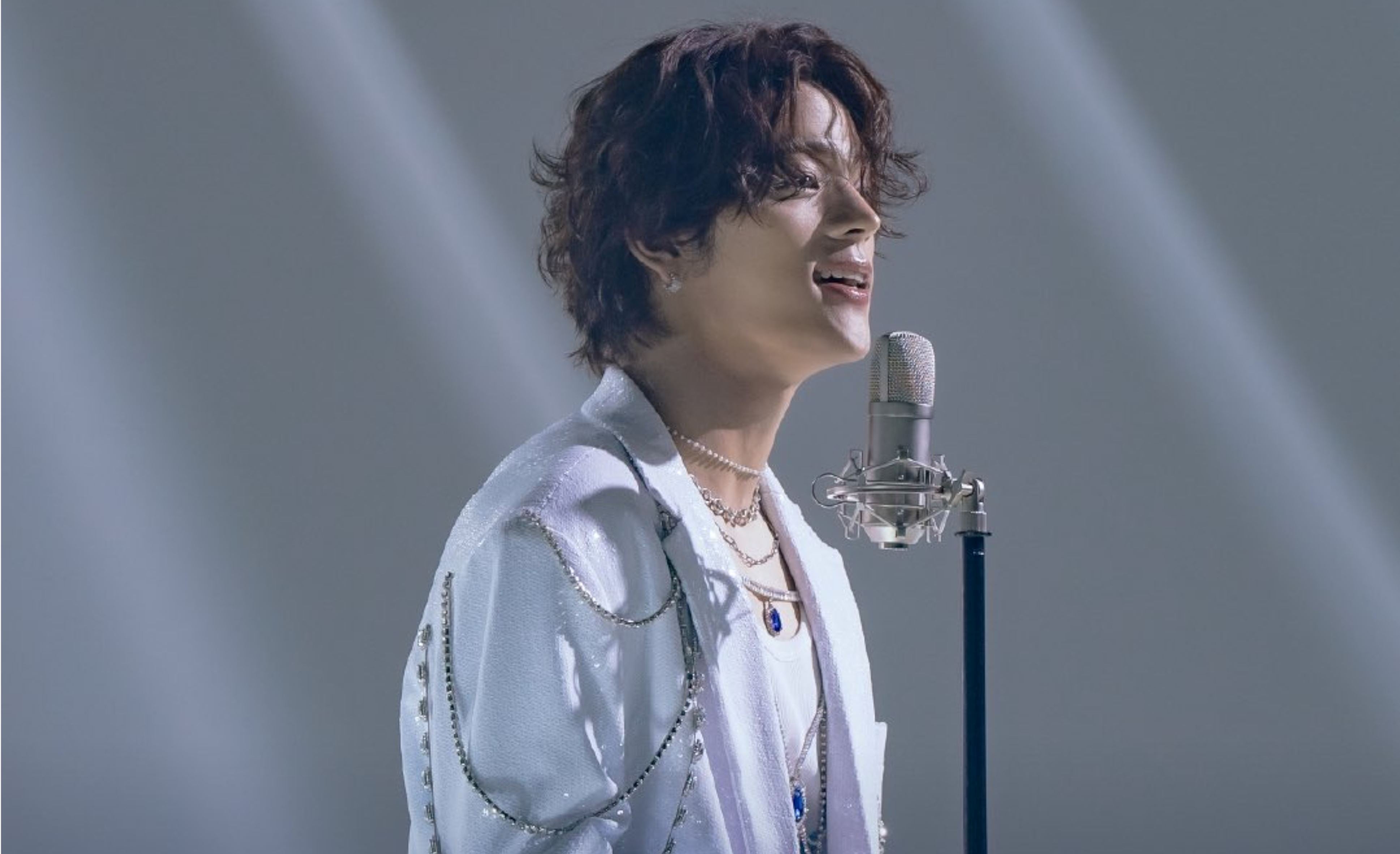 Kim Woojin feiert sein erstes Solo Comeback mit THE MOMENT 美成年, BOUNCE!